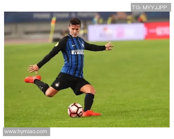 十大足球球星亲笔签名鉴赏与收藏价值解析